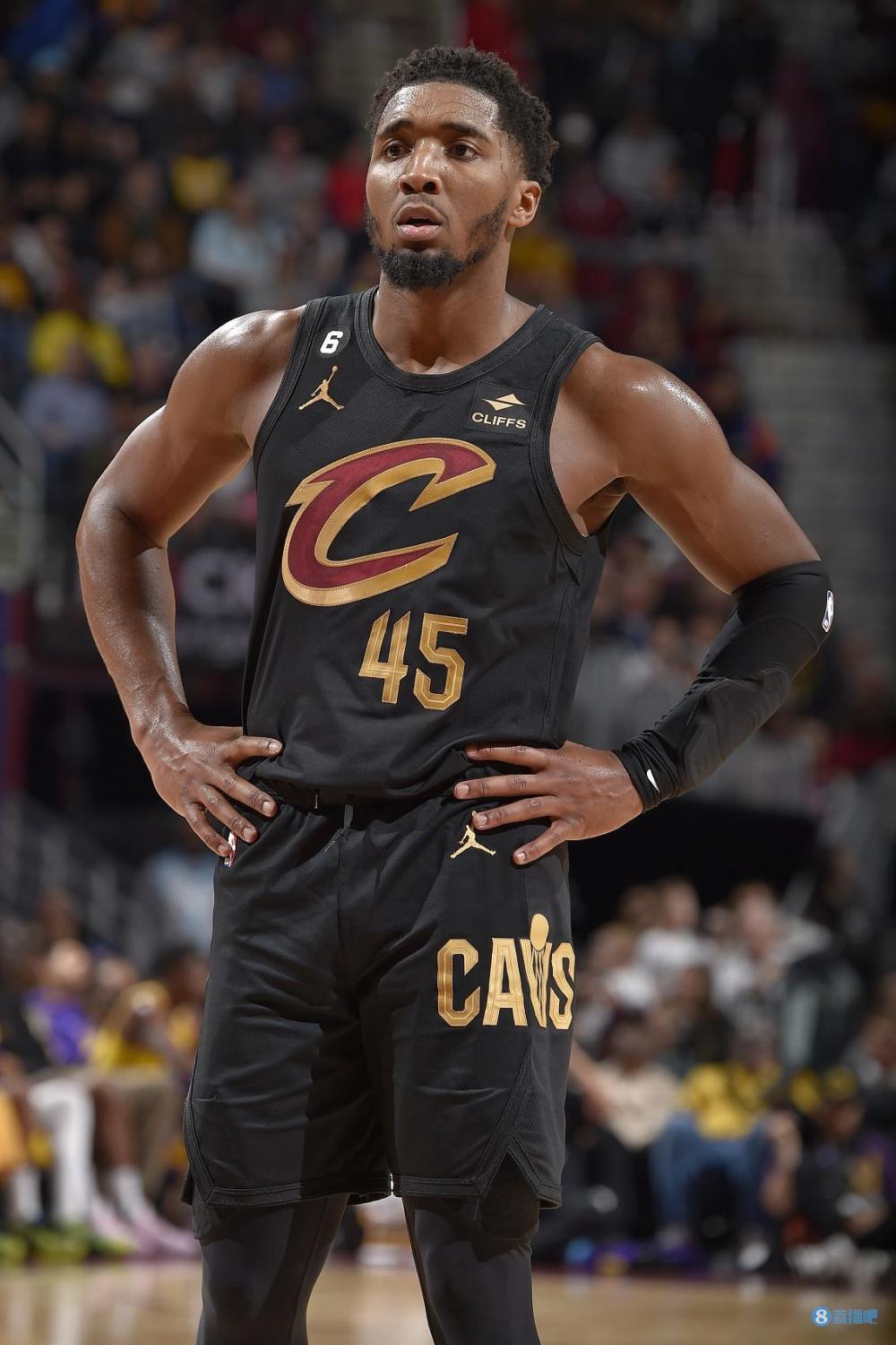 桌上相对被 桌上相对被